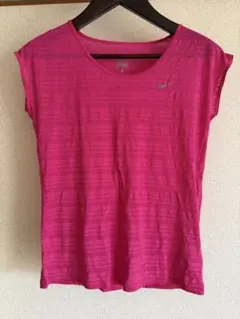 おまとめ割します！Nike DRI-FIT ピンク Tシャツ Mのサムネイル