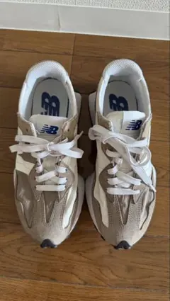 New Balance 327 スニーカー ベージュ 23.5cmのサムネイル