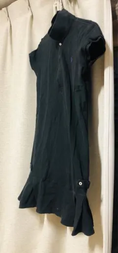 黒のポロシャツスタイル半袖ワンピース