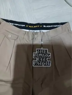 ブラックアイパッチ　チノパンのサムネイル