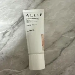 ALLIE SUNNY APRICOT SPF50+ PA++++のサムネイル