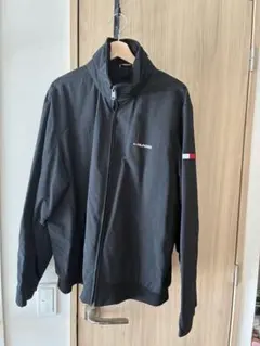 TOMMY HILFIGER ブラックジャケット