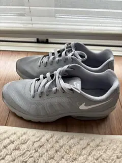 ナイキ エア マックス インビガー メンズ スニーカーグレー×ライトグレー