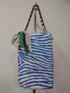 Item thumbnail for item 9856371e-2b5b-433e-a8bc-ddbacc5f7030