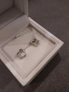 【クリーニング済み】Follie Follie ハート型ピアス　保存袋付き