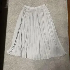 GU プリーツミディスカート