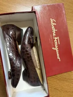 Salvatore Ferragamoクロコ型押しパンプス ヴァラリボンパンプスのサムネイル