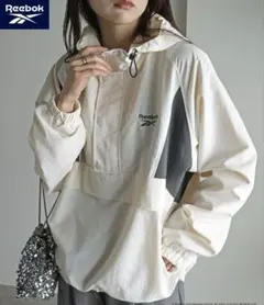 ナイロンパーカー　Reebok