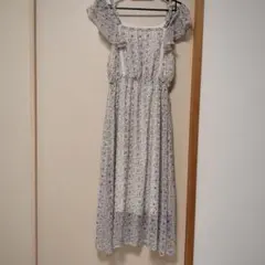 マジェスティックレゴン　小花柄ワンピース　オフショルダーにも　サイズМ