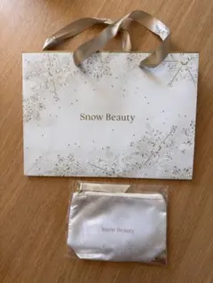 Snow Beauty ショッパー 紙袋　専用ポーチのサムネイル