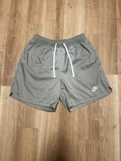 Nike ベージュ ショートパンツ