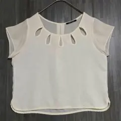 ワンウェイ　穴あき フレンチスリーブ ブラウス　アイボリー　M