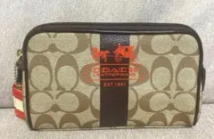 (美品) COACH シグネチャー　ロゴ入りポーチ 馬車　チャーム付き