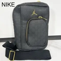 極美品❗️NIKE ジョーダン　モノグラムスリングバッグ　ボディバッグ　黒　即完品
