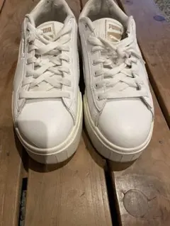 Puma ホワイト 厚底スニーカー