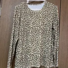ヒョウ柄　長袖　トップス　Tシャツ　ロンT ヒョウ柄
