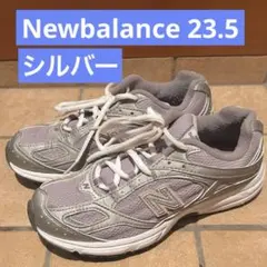 シルバー スニーカー