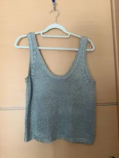 ZARA グレーのニットベスト ノースリーブ