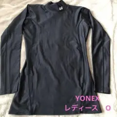 テニスアンダーシャツ