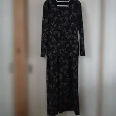 ピンクハウスコレクション黒地に透かし花柄のツーピース（ワンピースとジャケット）