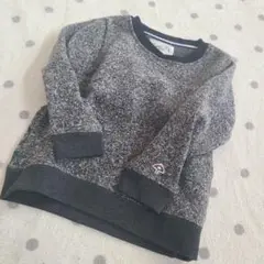 グレー ニットトレーナー 傘の刺繍付き