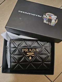 二つ折り財布　プラダ