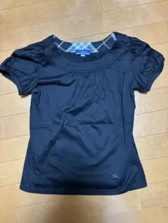 バーバリーブルーレーベル 黒のシンプルなパフスリーブの半袖Tシャツです✨