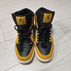 Nike Air Jordan 1 Mid "Taxi"のサムネイル