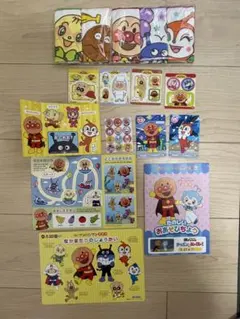 値下げ！アンパンマン タオルハンカチセット＆シール　カードお遊び