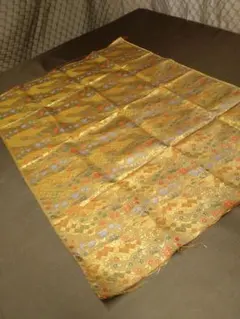 （5C211）約67cm幅×約0.95m・ベージュ地金襴