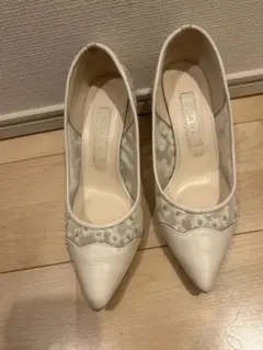 値下げ！美品！半額以下！DIANA フラワー刺繍 ホワイトパンプス