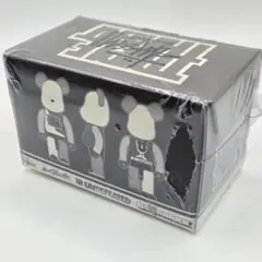 【未開封シュリンク付】ベアブリック 100% STUSSYのサムネイル