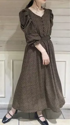 VIS 袖ボリューム花柄シャーリングワンピース