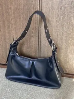 un/neu ワンハンドルタックハンドバッグ