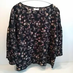 ⭐️earth music＆ecology　黒　ブラック　花柄　七分袖　トップス