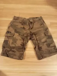 カーゴショーツ