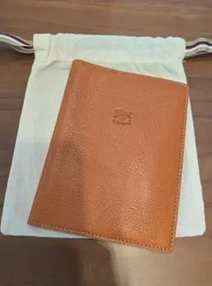 【美品】IL BISONTE イルビゾンテ　パスポートケース　キャメル
