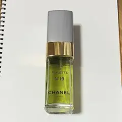 CHANEL No.19