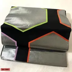 袋帯 正絹 黒地 銀糸 亀甲文 幾何学 モダン配色 六通柄 上品洗練 フォーマル