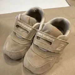 New Balance キッズ スニーカー ベージュ マジックテープのサムネイル