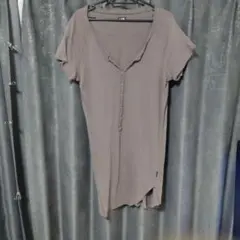 ニ*コ様 ルグランブルー　ボタン付き Vネック Tシャツ ブラウンのサムネイル