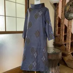 正絹7マルキ大島紬着物リメイク ロールカラーチュニックワンピース　紺系ダイヤ柄