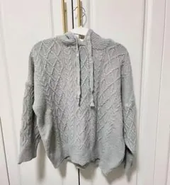 グレー ケーブルニット フード付き セーター