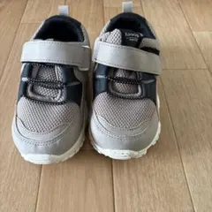 スニーカー