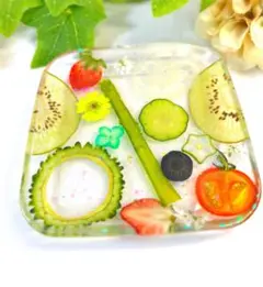 ♡お花と野菜たっぷりの小物入れ♡固まるハーバリウムのサムネイル