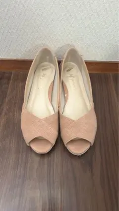 ベージュ オープントゥ フラットシューズ