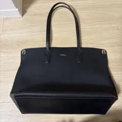 極美品 FURLA サフィアーノレザー トートバッグ ブラック A4 自立 