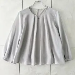 しまむら クロッシー フロントタックブラウス M ライトグレー 金具　オフィスのサムネイル