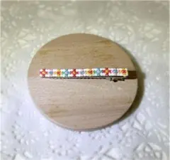 レトロポップな小花のヘアクリップ（ハンドメイド）