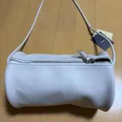 ホワイト円筒形ショルダーバッグ